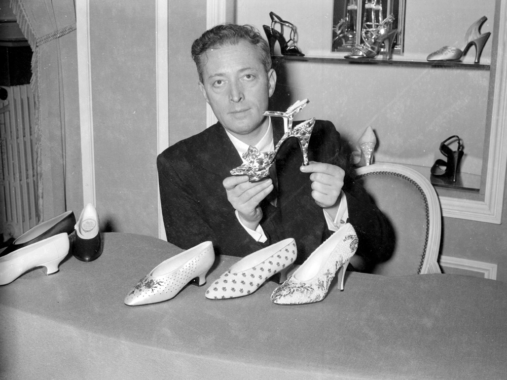 Roger Vivier cu pantofi Christian Dior